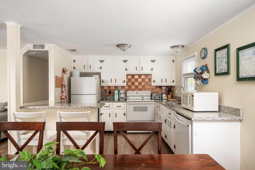 109 E 28TH ST