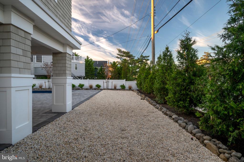 2 E CUMBERLAND AVENUE