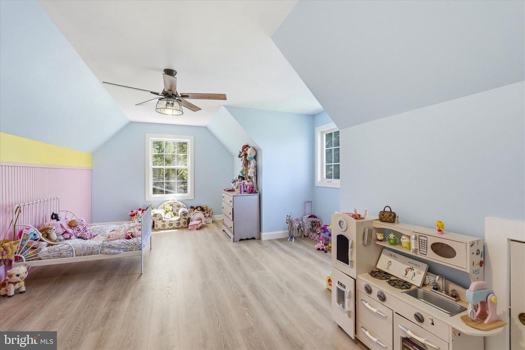 4 GREENBRIAR DRIVE