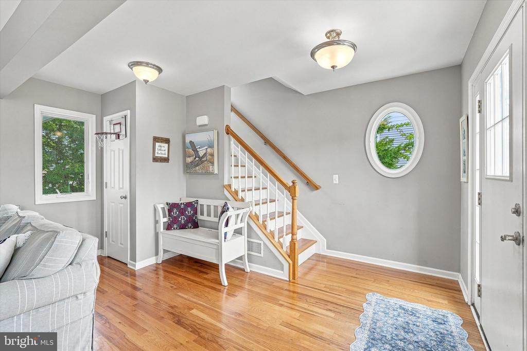 256 W 10TH STREET