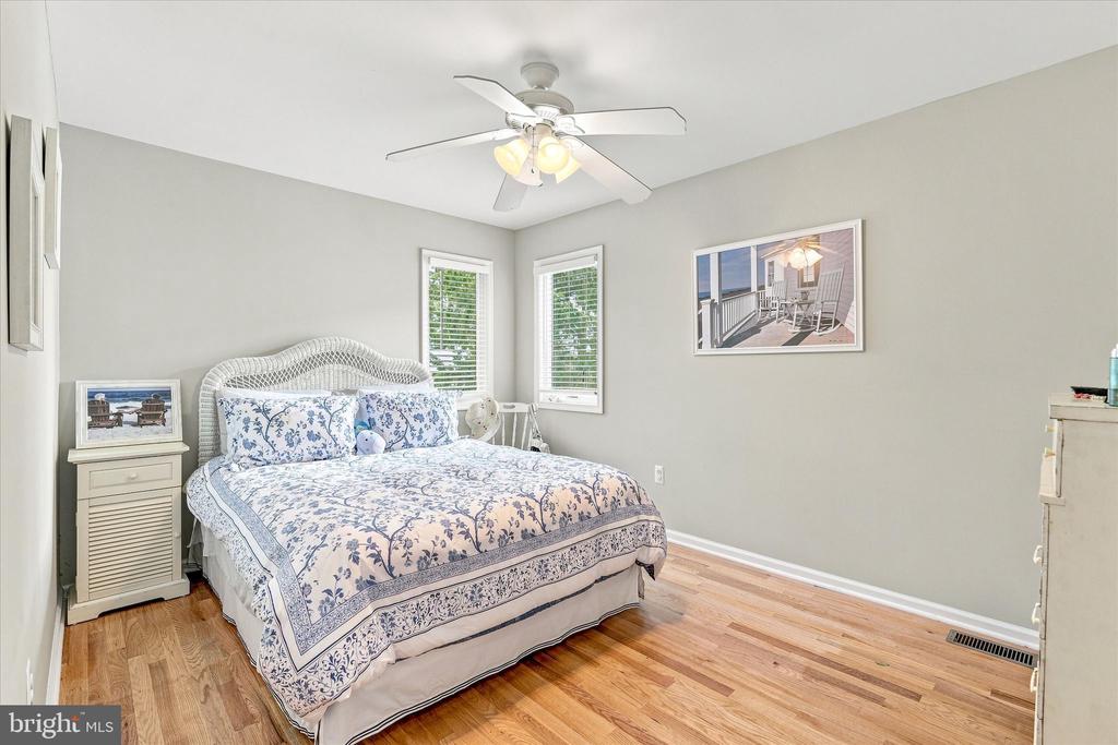 256 W 10TH STREET