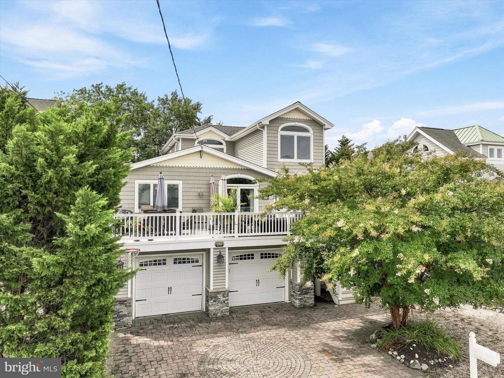 256 W 10TH STREET