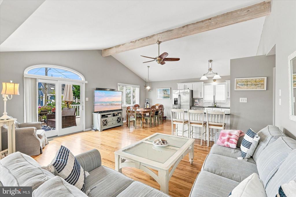 256 W 10TH STREET