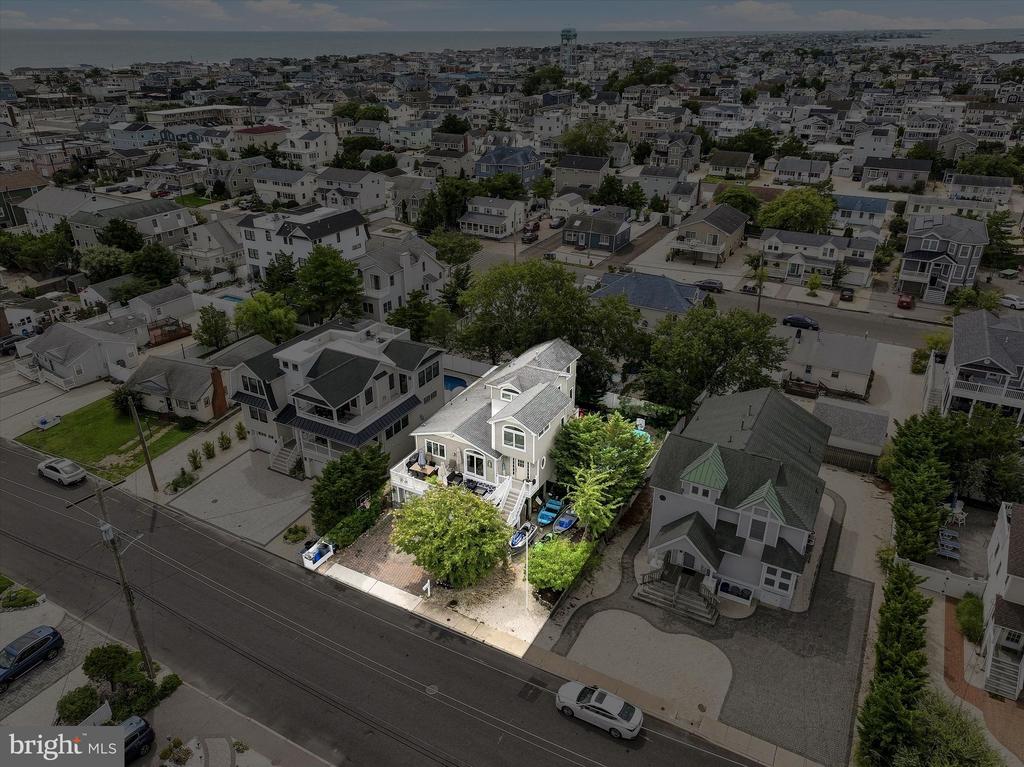 256 W 10TH STREET