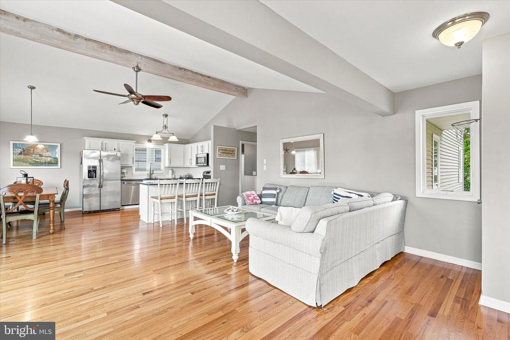 256 W 10TH STREET