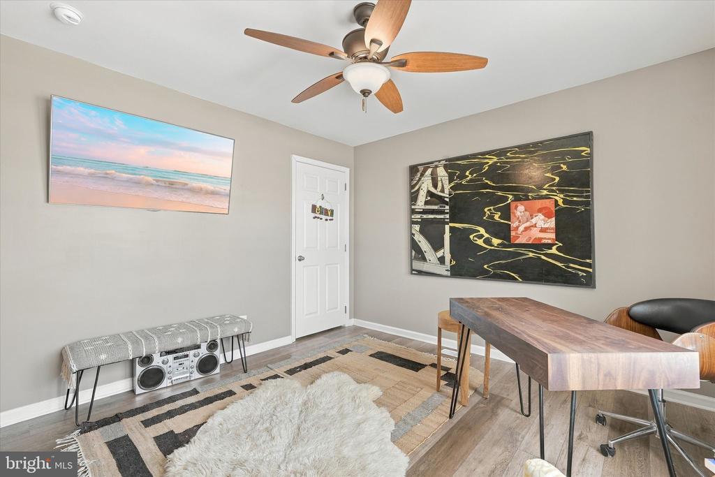 7 W NAVASINK DRIVE