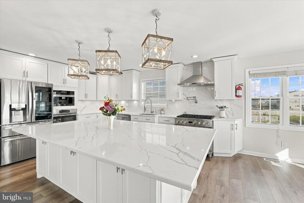 7 W NAVASINK DRIVE
