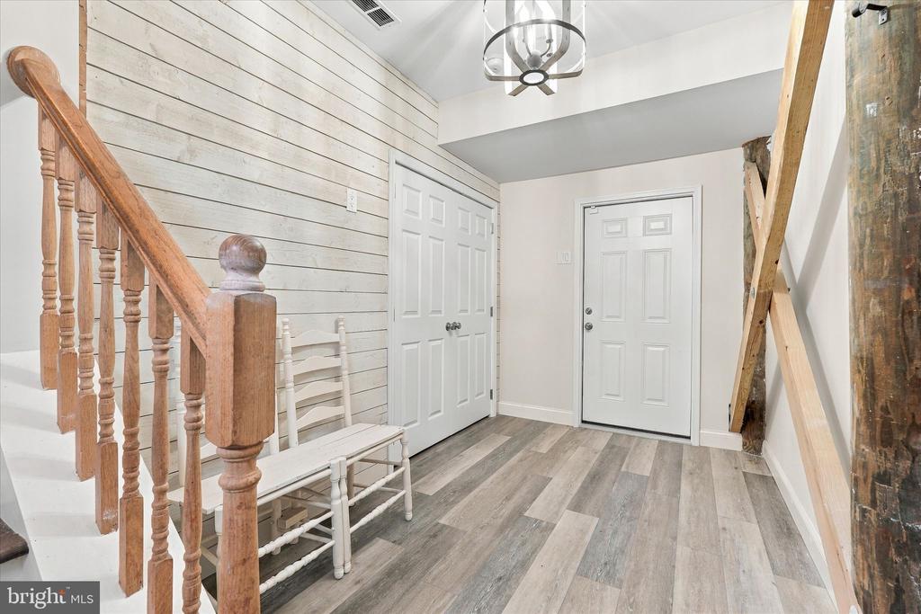 7 W NAVASINK DRIVE