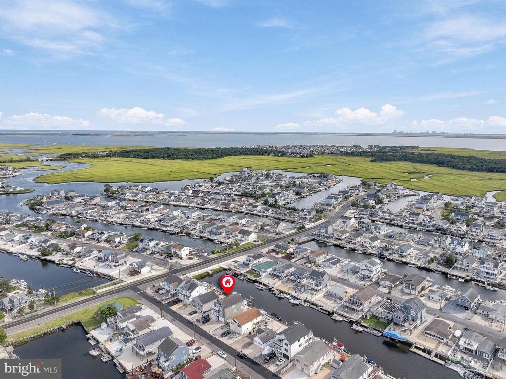7 W NAVASINK DRIVE