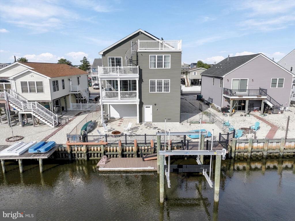 7 W NAVASINK DRIVE