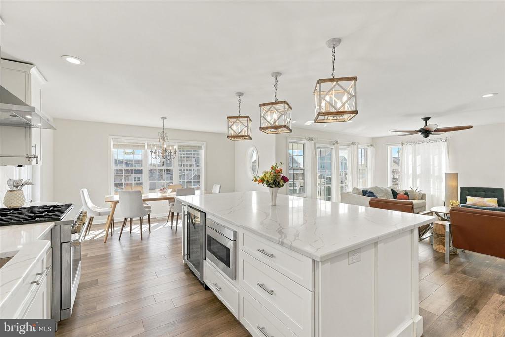 7 W NAVASINK DRIVE