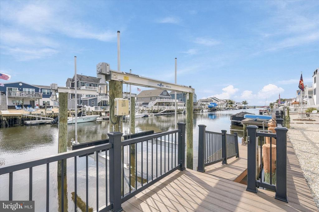 7 W NAVASINK DRIVE