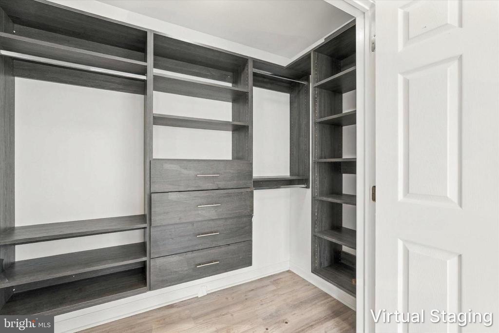 7 W NAVASINK DRIVE