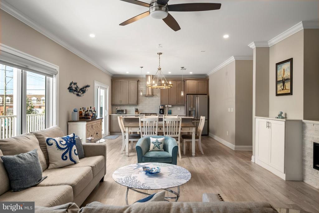 101 W 9TH STREET Unit: 106