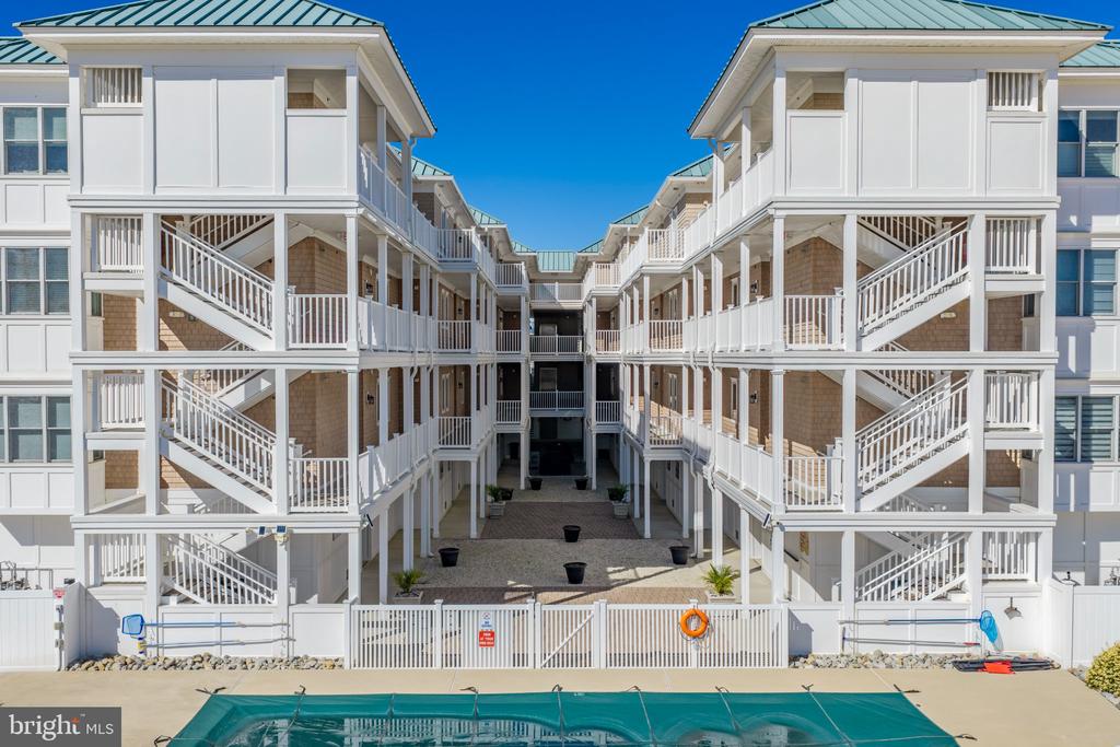101 W 9TH STREET Unit: 106
