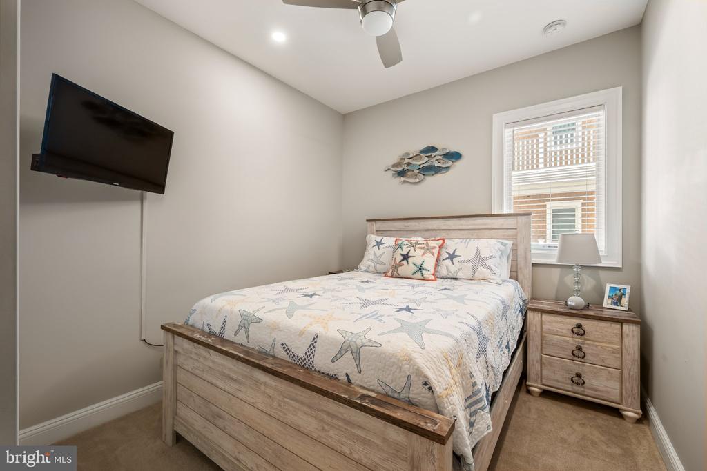 101 W 9TH STREET Unit: 106