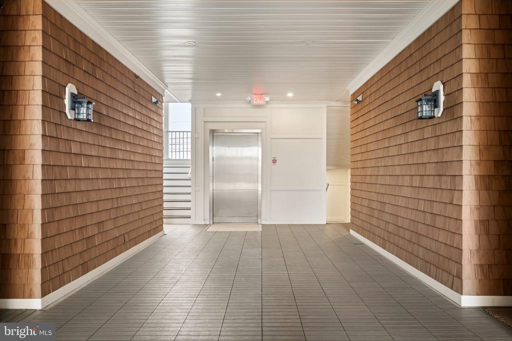 101 W 9TH STREET Unit: 106