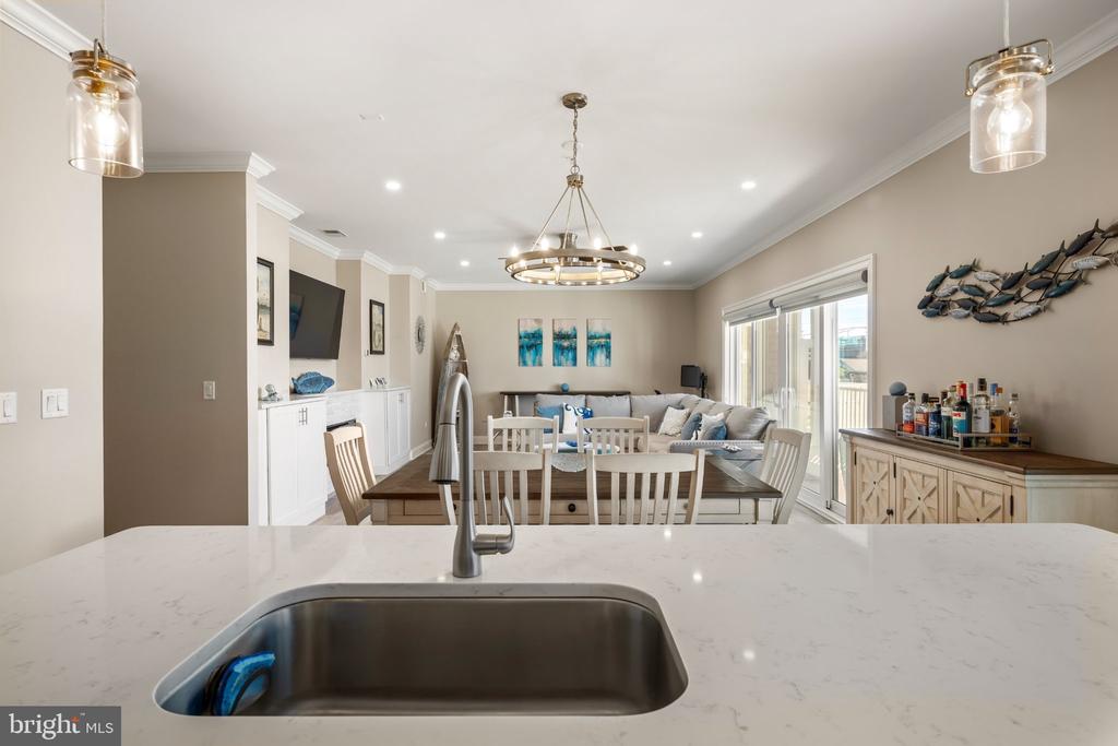 101 W 9TH STREET Unit: 106