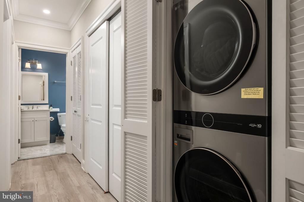 101 W 9TH STREET Unit: 106