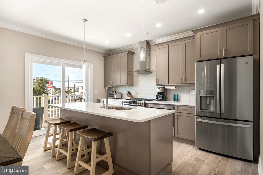 101 W 9TH STREET Unit: 106