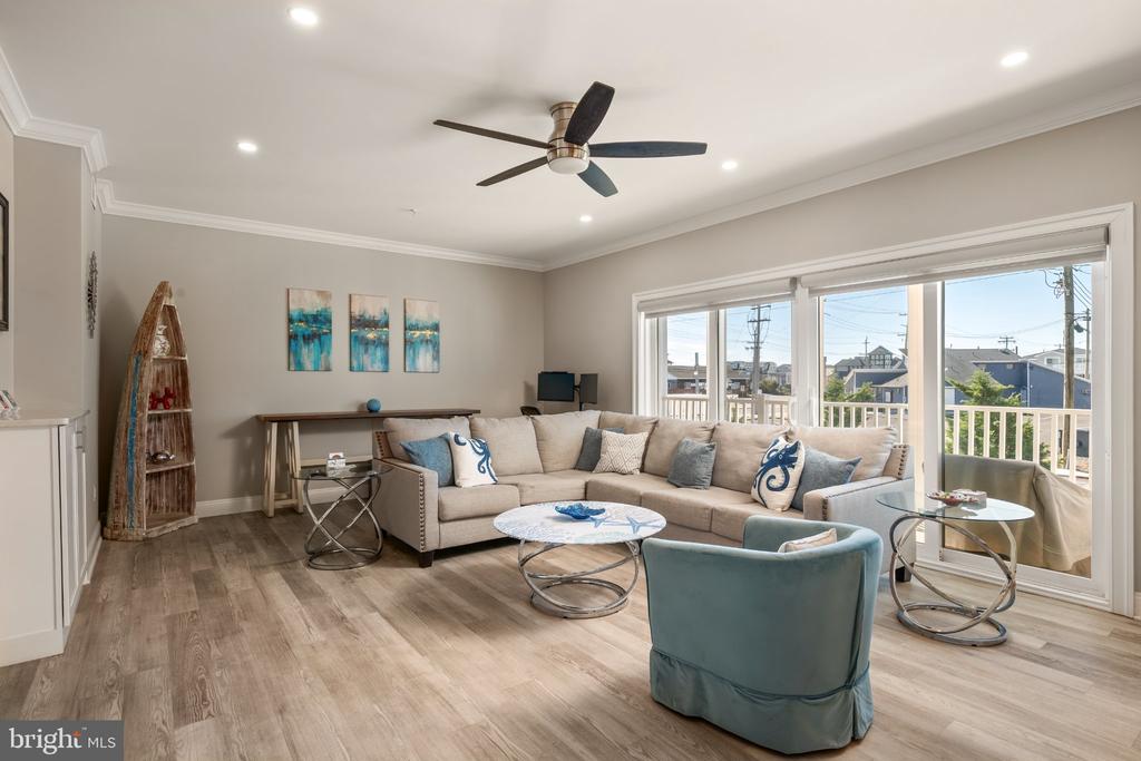 101 W 9TH STREET Unit: 106