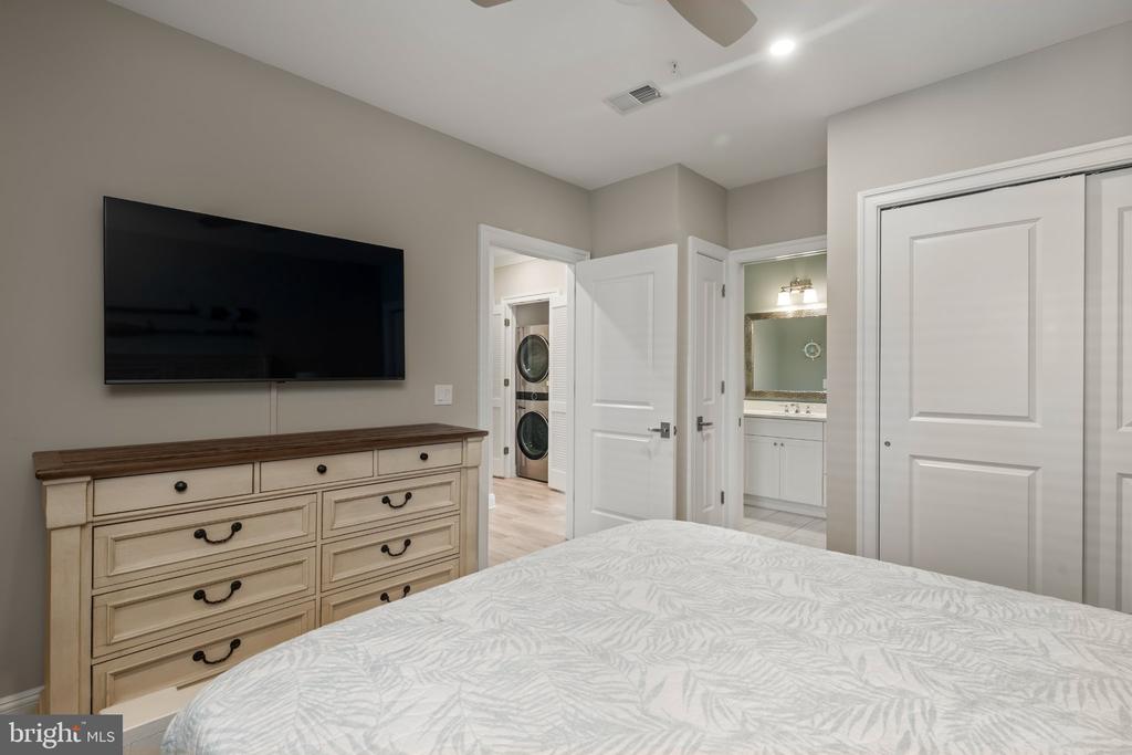 101 W 9TH STREET Unit: 106