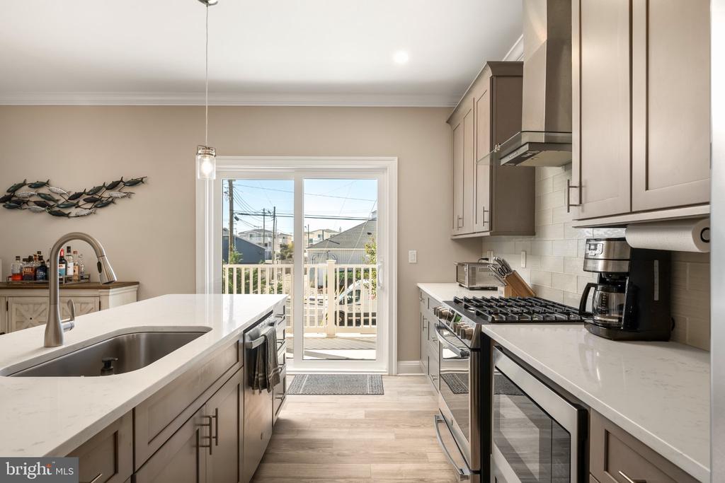 101 W 9TH STREET Unit: 106