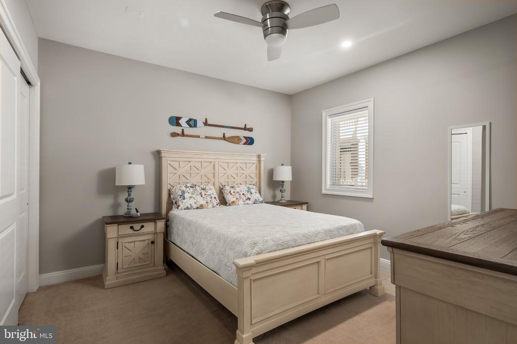 101 W 9TH STREET Unit: 106