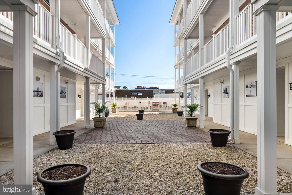 101 W 9TH STREET Unit: 106