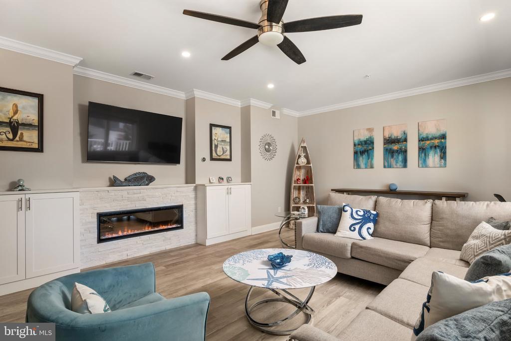 101 W 9TH STREET Unit: 106