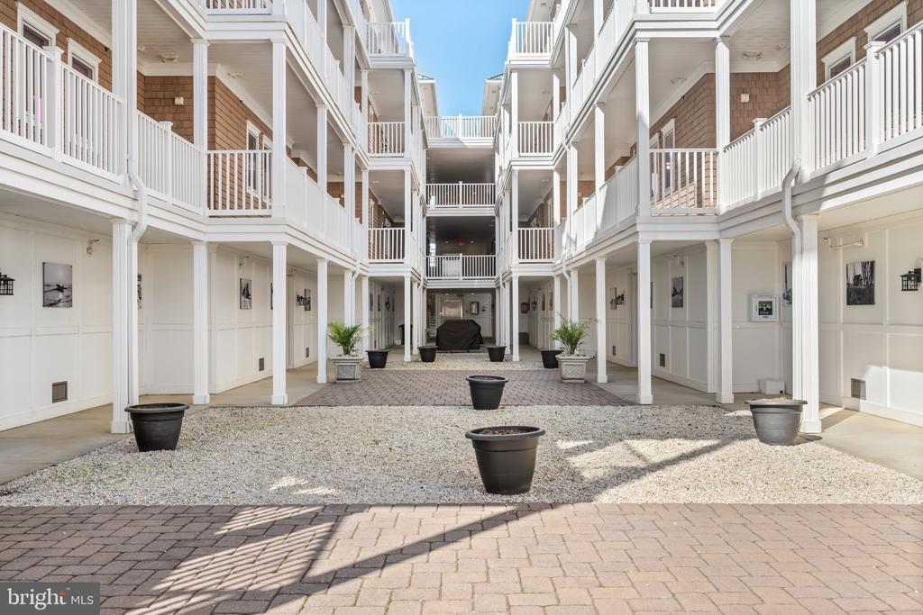 101 W 9TH STREET Unit: 106