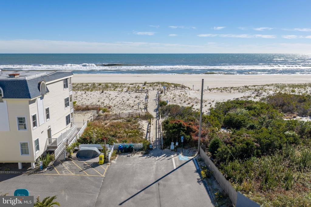 101 W 9TH STREET Unit: 106