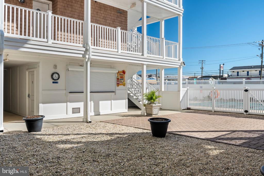 101 W 9TH STREET Unit: 106