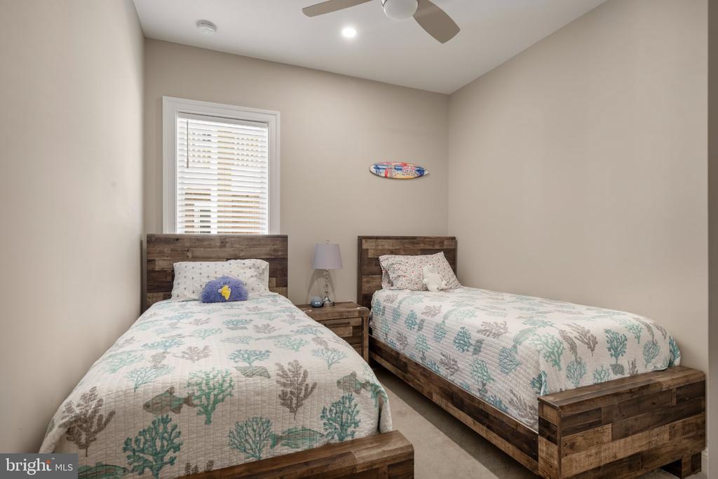 101 W 9TH STREET Unit: 106