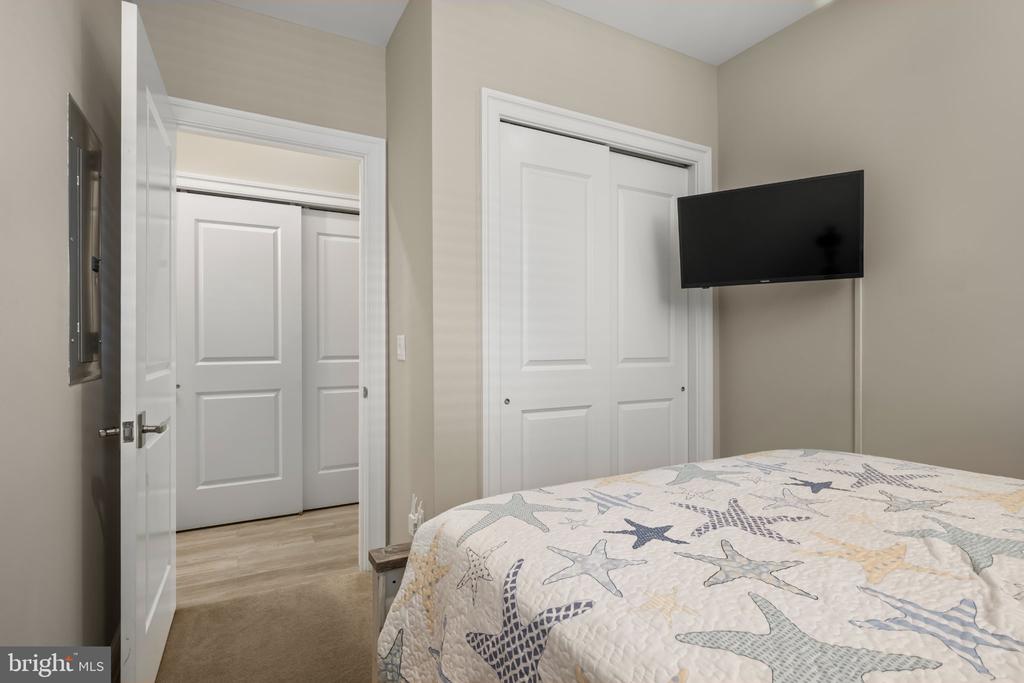101 W 9TH STREET Unit: 106