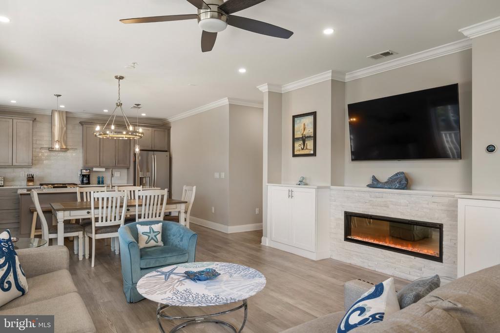 101 W 9TH STREET Unit: 106