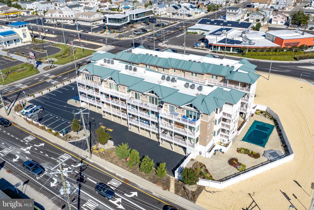 101 W 9TH STREET Unit: 106