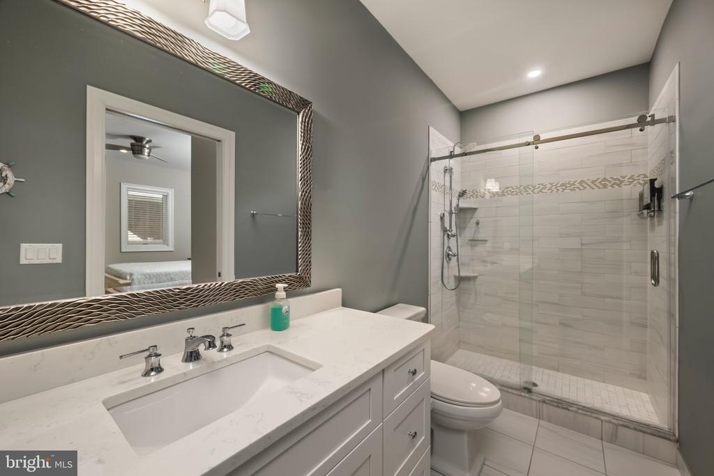 101 W 9TH STREET Unit: 106