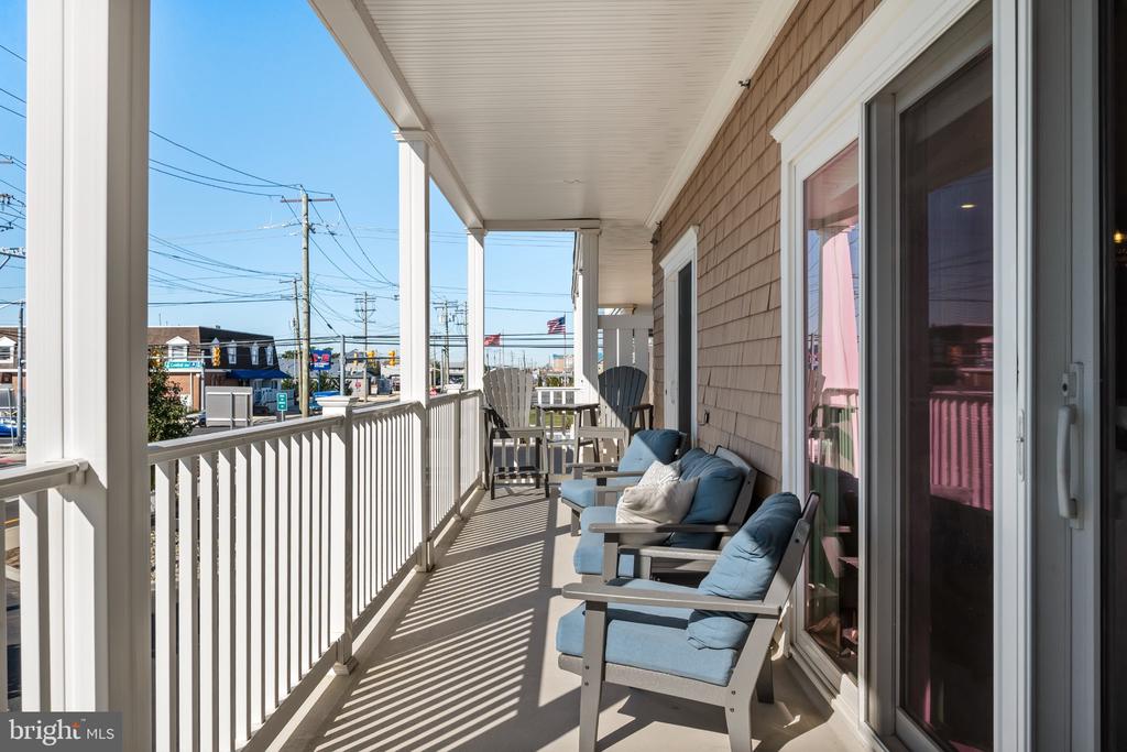 101 W 9TH STREET Unit: 106