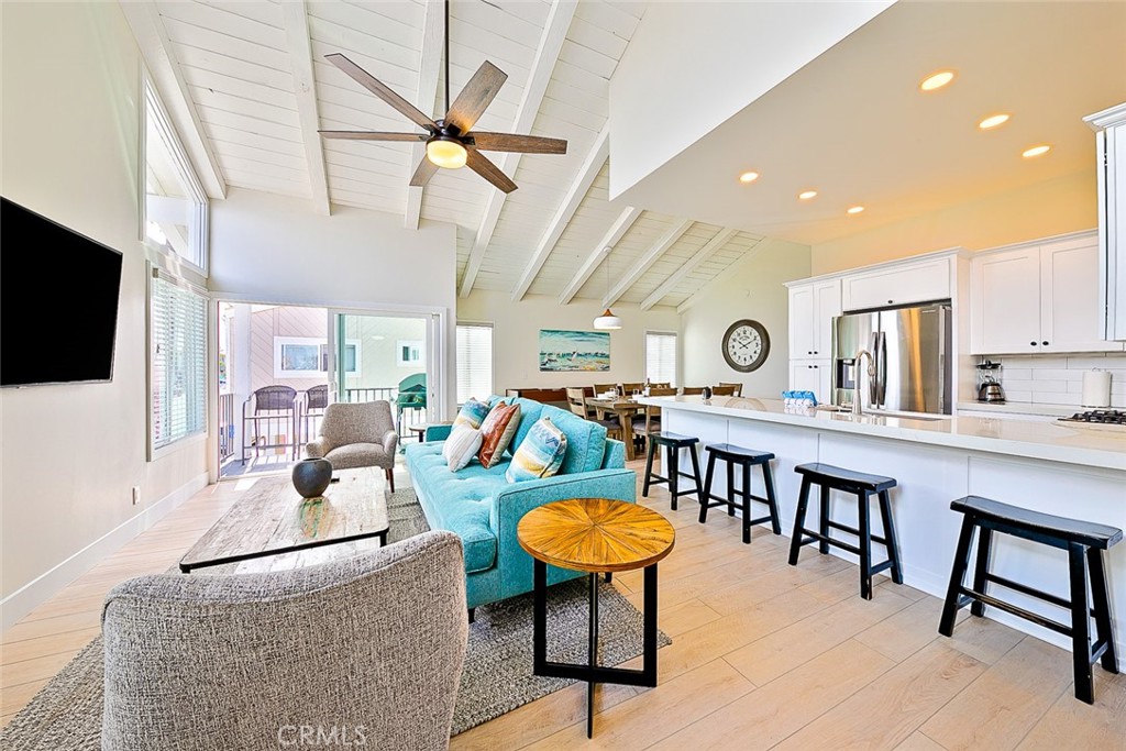 2711 W Balboa Boulevard