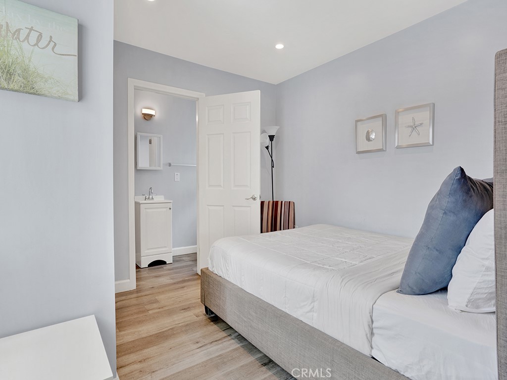 1320 W Balboa Boulevard