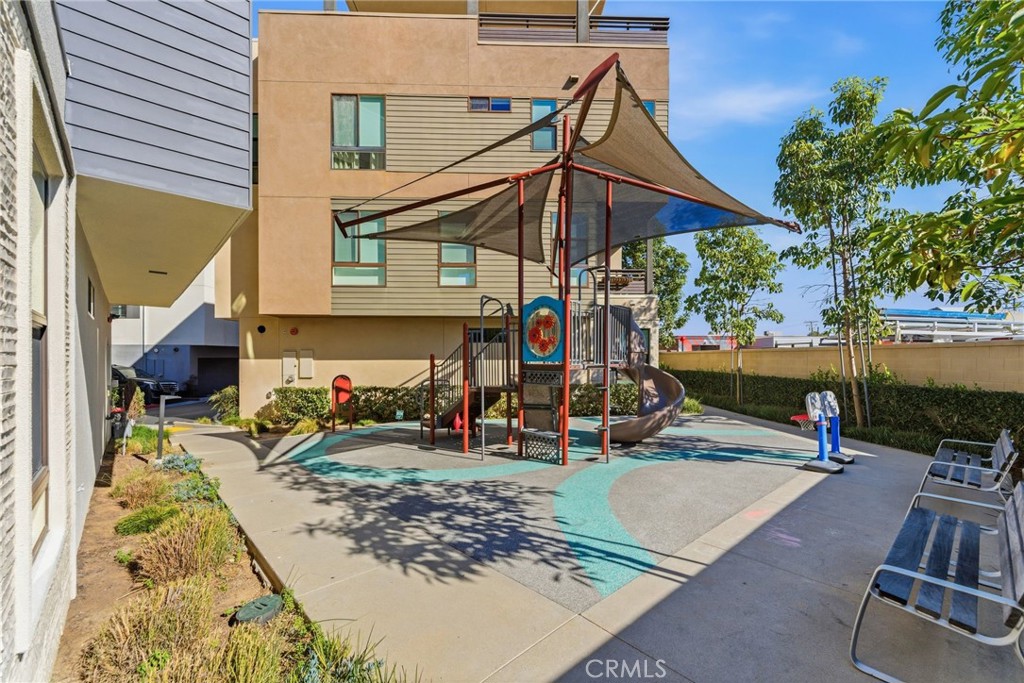 1650 Topanga Avenue