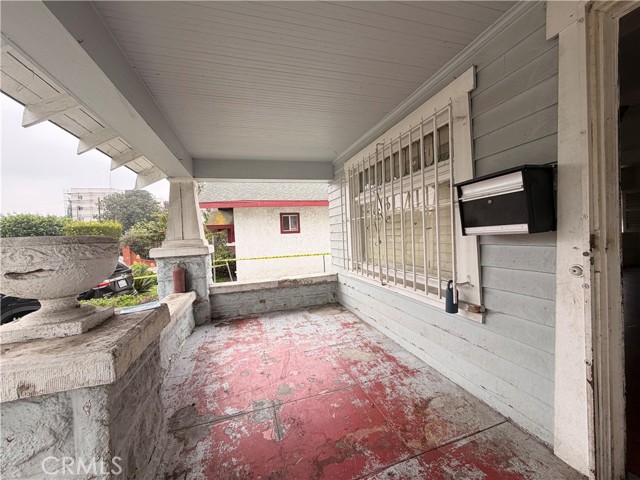 1040 W 45th ST