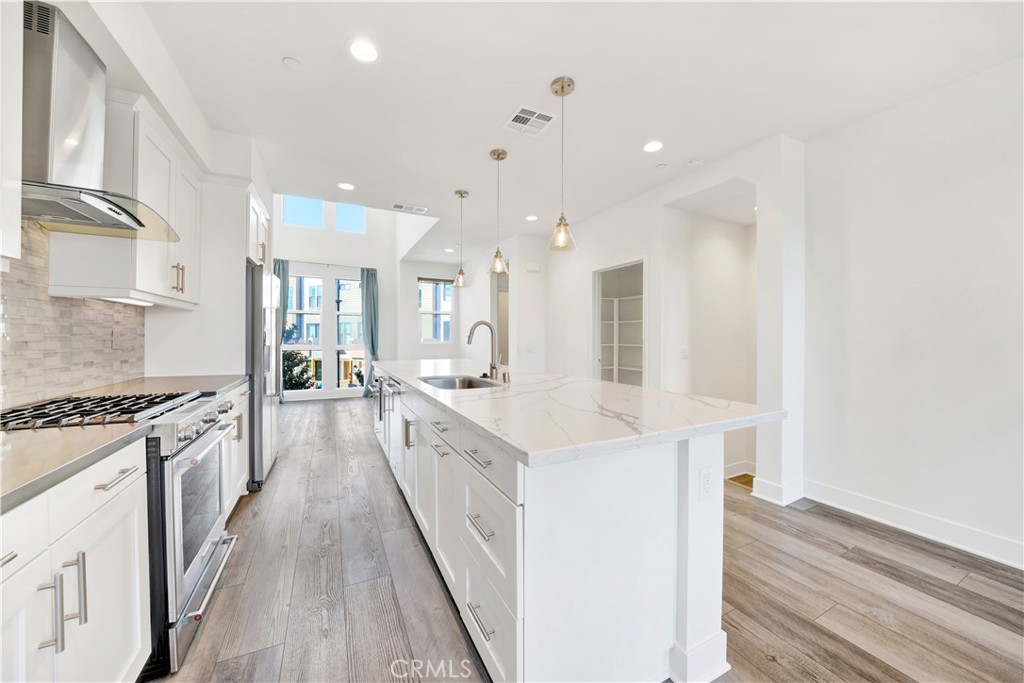 1658 Topanga