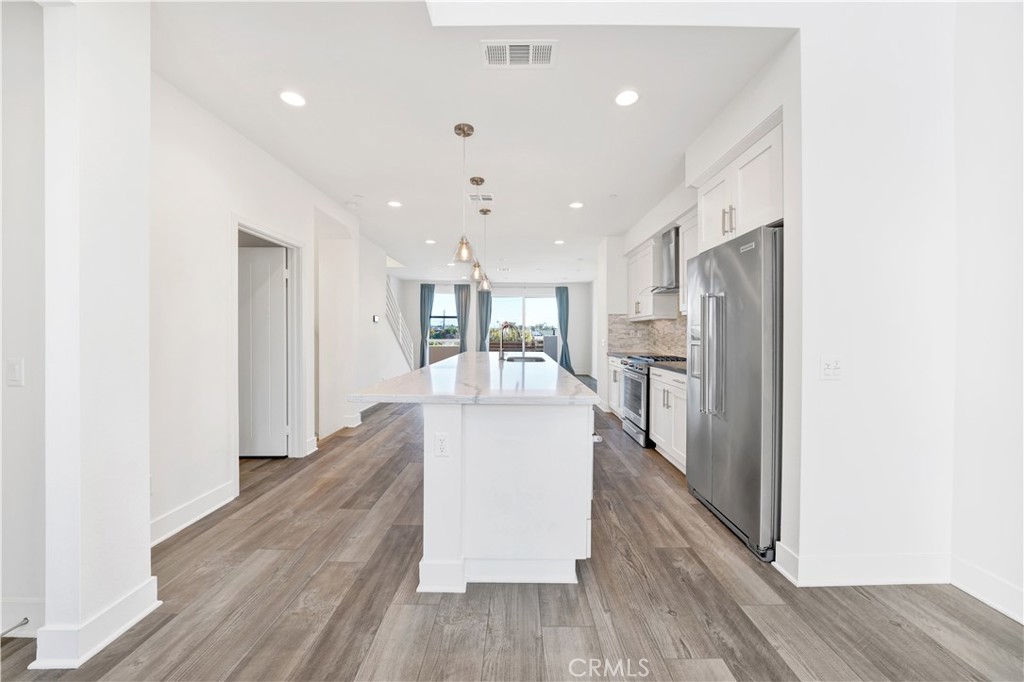 1658 Topanga