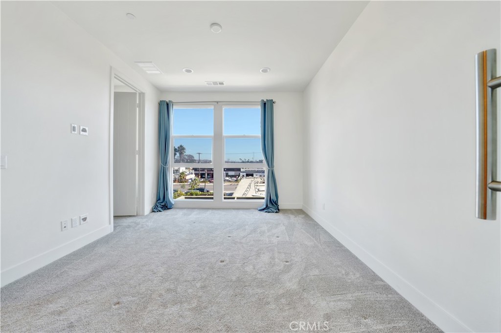 1658 Topanga
