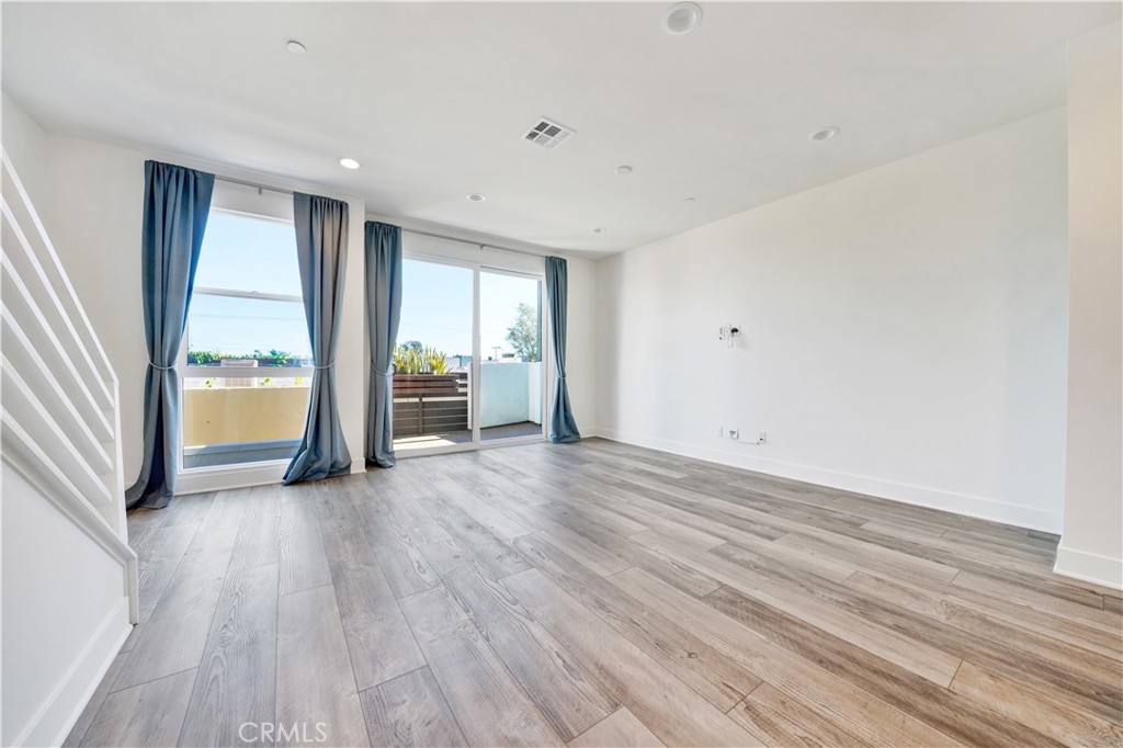 1658 Topanga