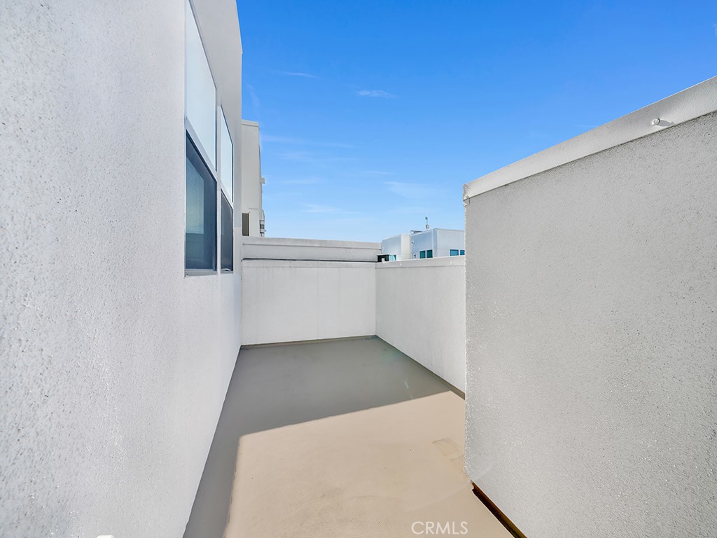 1658 Topanga