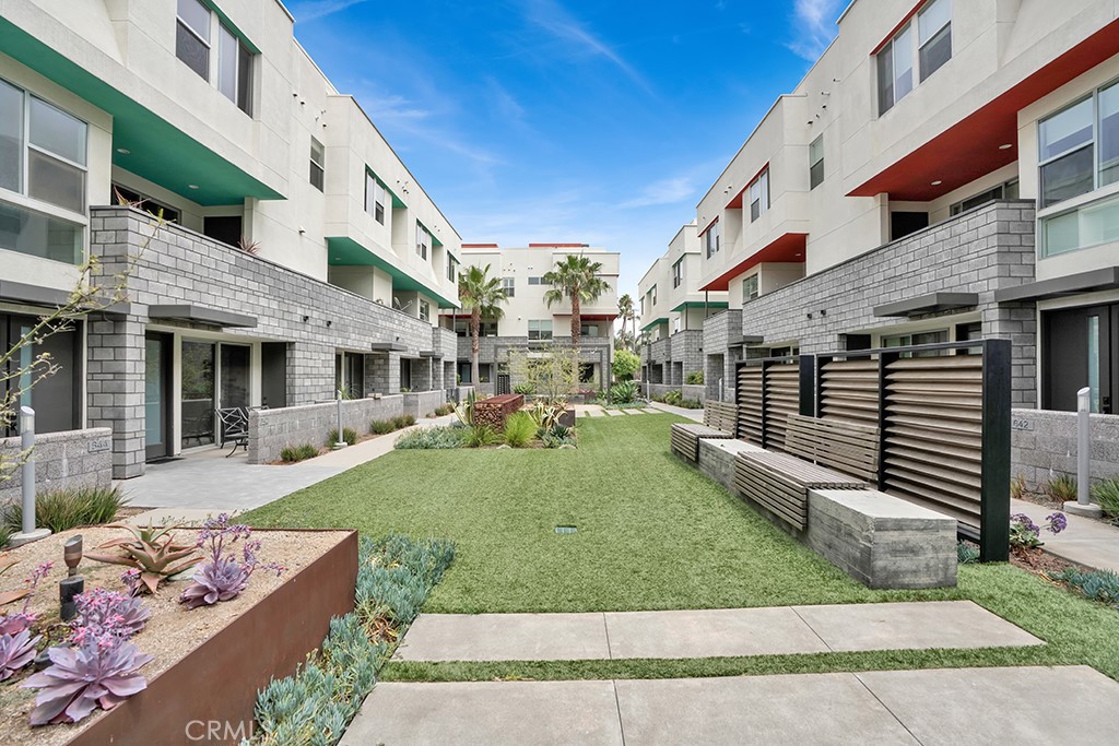 1688 Shoreline Way