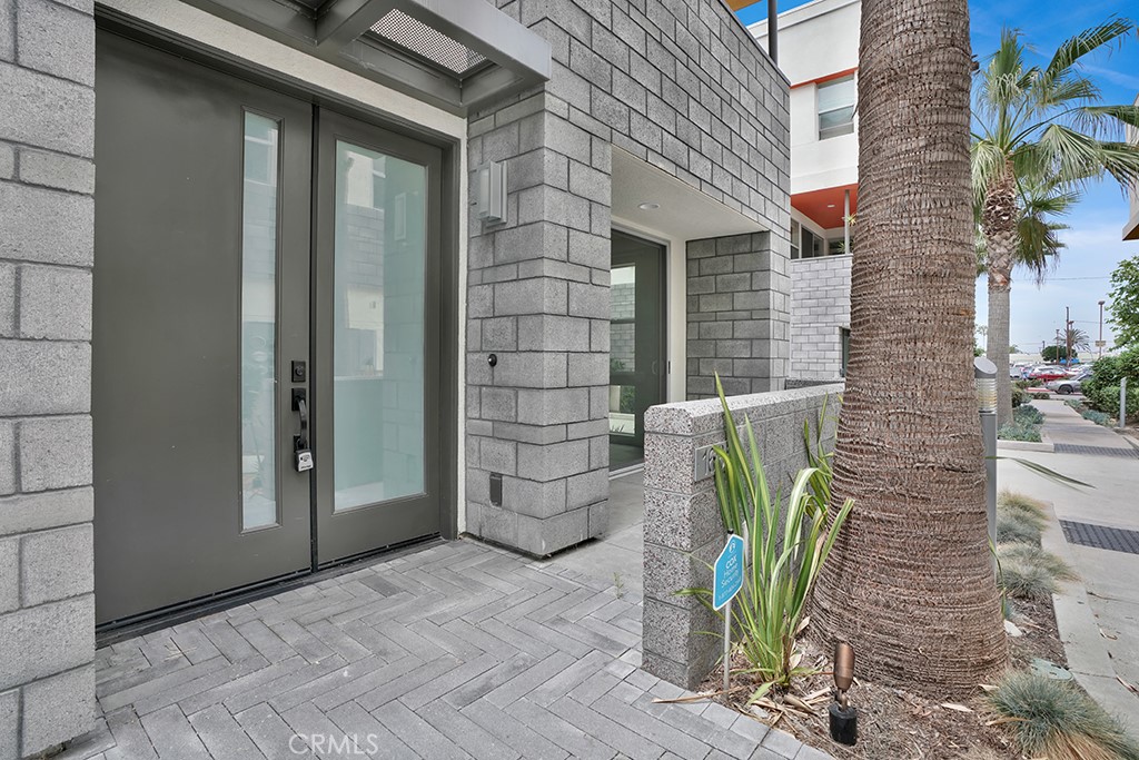 1688 Shoreline Way